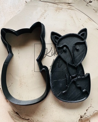 Lisek z wykrojnikiem i stemplem