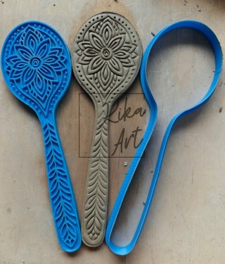 Stempel i wykrojnik do gliny –łyżka z kwiatem i liściastym trzonkiem