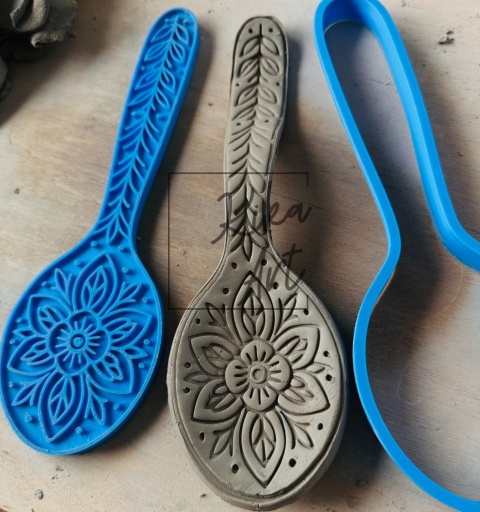 Stempel i wykrojnik do gliny – łyżka z kwiatem mandali
