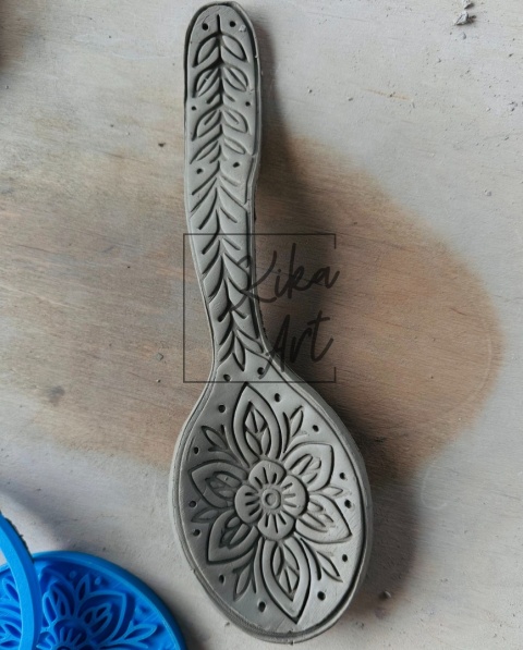 Stempel i wykrojnik do gliny – łyżka z kwiatem mandali