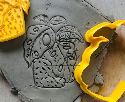 Clay stamp and cutter – Monstera Monkey in pot