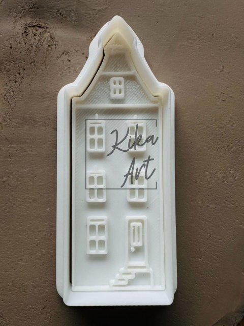 kamieniczka z wejściem na podwyższeniu