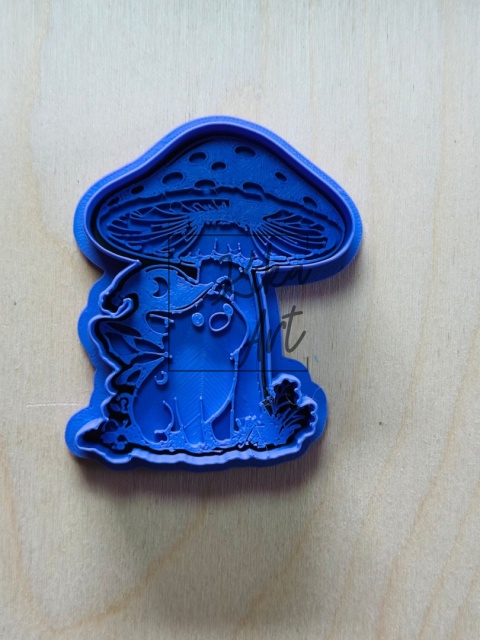 Świnka pod muchomorem – stempel + wykrojnik do gliny