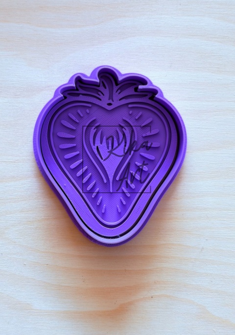 Wykrojnik + Stempel Truskawka – Słodki Akcent w Twojej Ceramice!