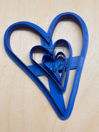 Wykrojniki do gliny – kopnięte serca (3 cm / 5 cm / 10 cm)