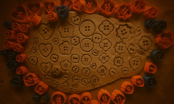 Guzikowy zawrót głowy! Poznaj wykrojniki, które rozkochają Cię w detalach ✨